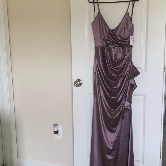 BRAND NEW ELEGANT SATIN SPECIAL OCCASSION DRESS - Picture 2 of 4